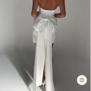 Meredith
Strapless Bow Mini Dress -MESHKI